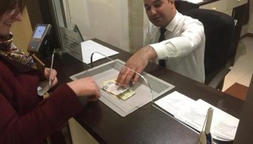 problemli-kreditlere-gore-ilk-kompensasiyani-bu-xanim-aldi